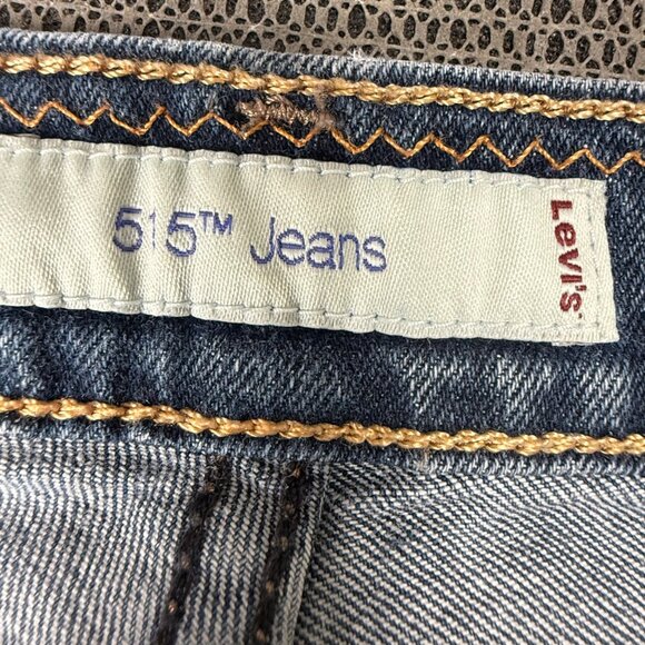 Levis 515 Womens Size 12 Blue Denim Capri Jeans Mid-Rise Stretch Cuffed Hem - Picture 3 of 11